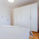 Alka Hvar *