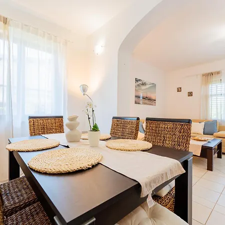 Alka Hvar Tatil Evi *