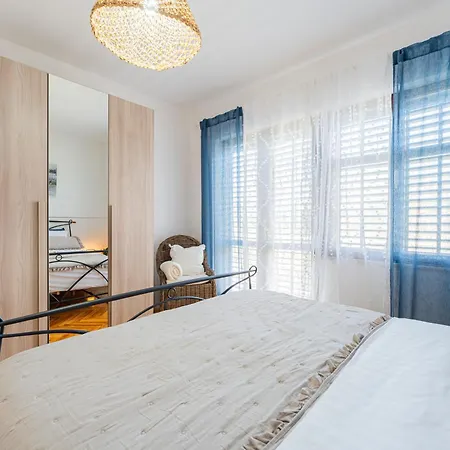 Alka Hvar Tatil Evi