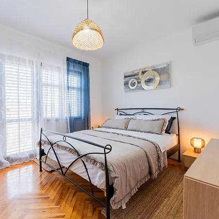 Alka Hvar Tatil Evi